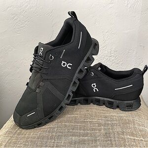 ON Cloud 5 Waterproof Running Shoes Black Size 9